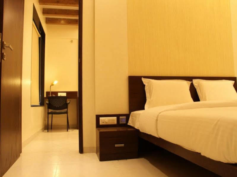 Eco Inn Пуна Экстерьер фото
